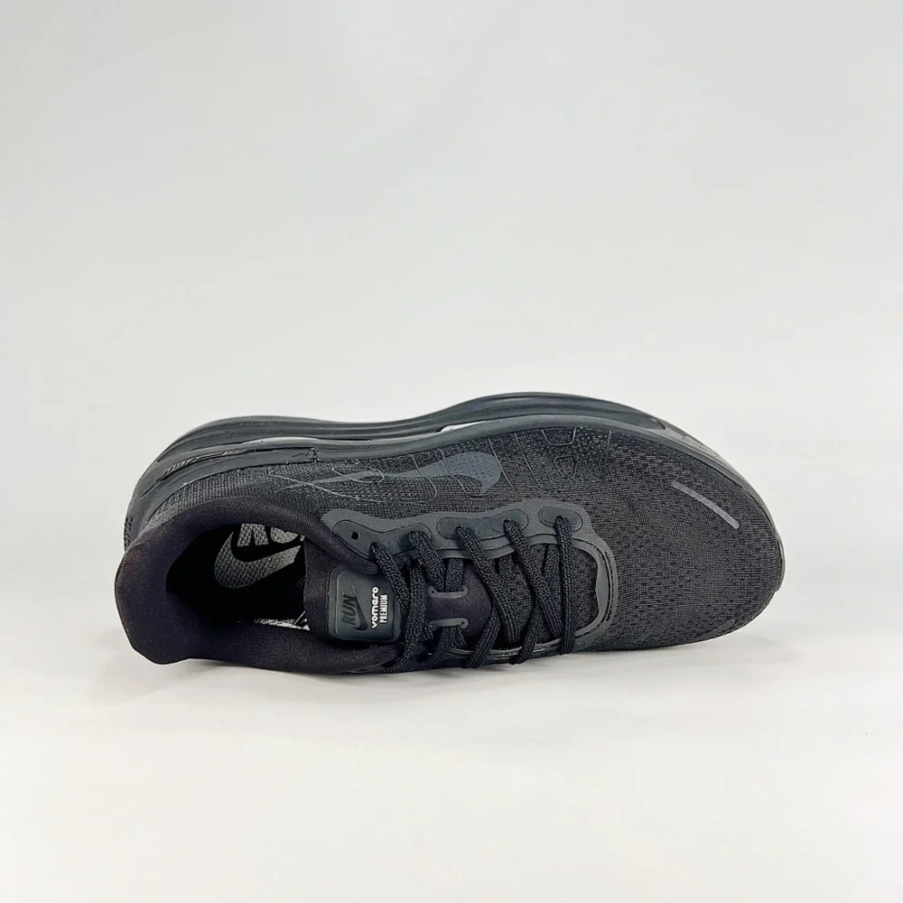 Nike Men’s Black Air Zoom Vomero premium Running Shoes
